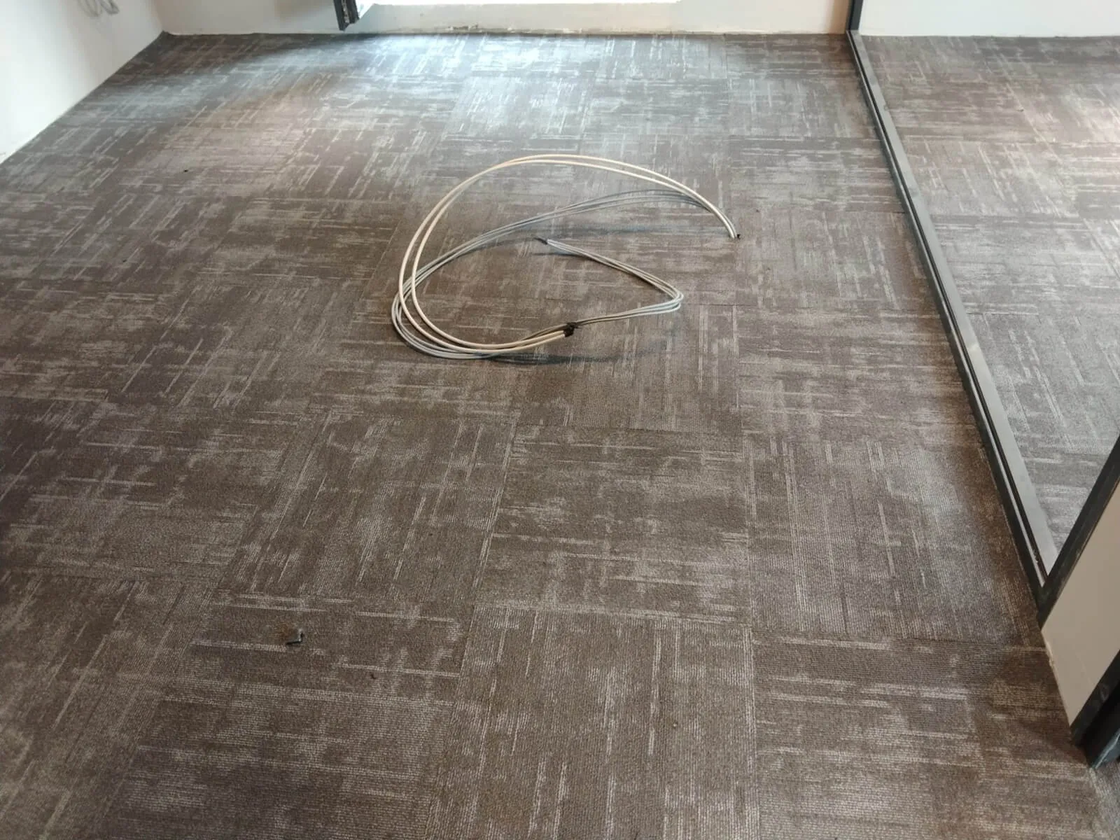 Morning Mist 03 EcoAce Tabanlı Karo Halı - Görsel 3