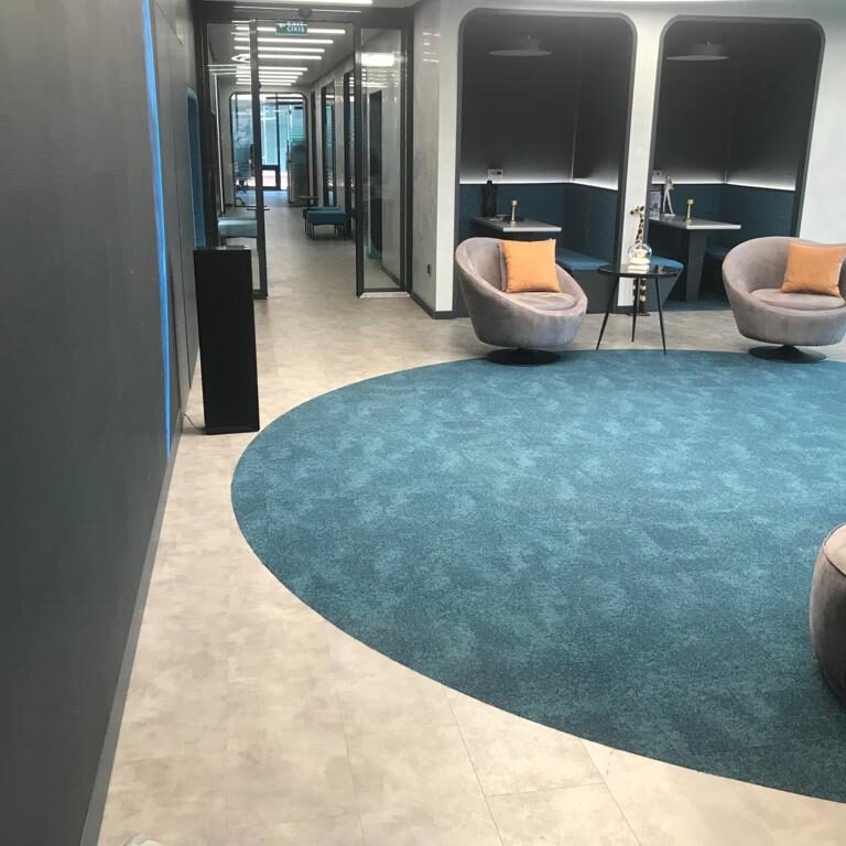 Turcom teknoloji spine tower ofis karo hali spc zemin kaplama 4 2026