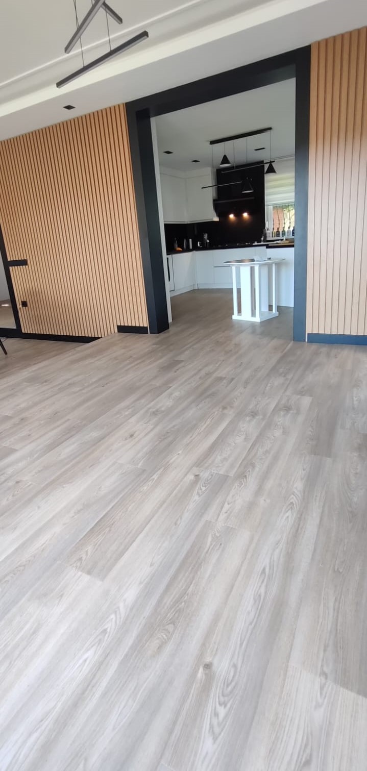 Pure Click Plank LVT Zemin Kaplama - (Kilit Sistem) 15 mod tasarim pure click 1583 classic lvt zemin kaplama emel sultan villalari 3 2026