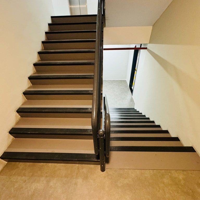 amparli arpas limani azm pearl merdiven pvc vinil kaplama allura flex lvt 100x100 1 2026