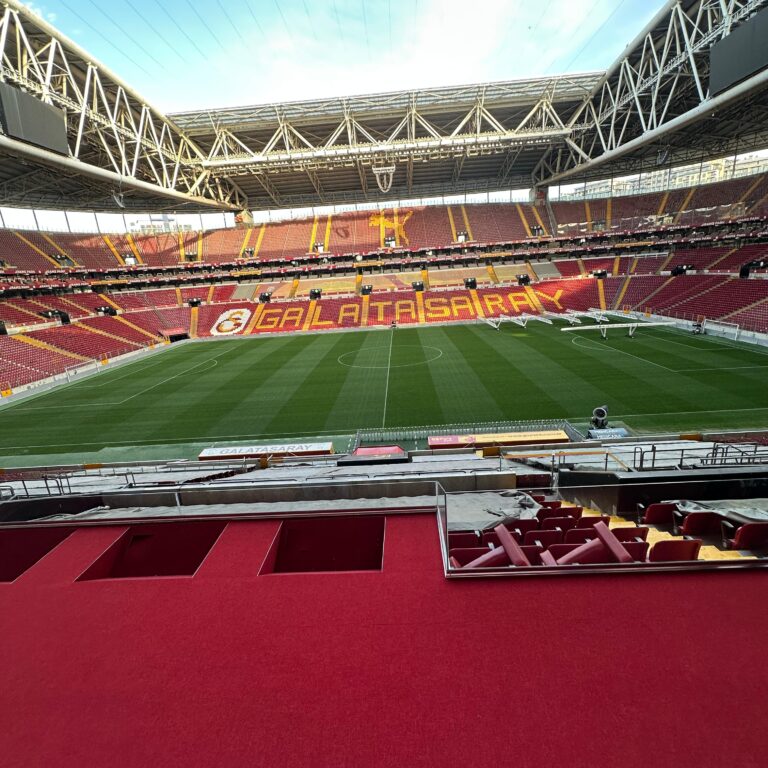 Anıl Zemin tarafından Galatasaray Ali Sami Yen Rams Park Stadı'nda yapılan karo halı zemin kaplama satış ve uygulaması Anıl Zemin tarafından yapılmıştır.