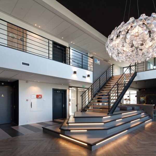 Mflor Authentic Plank LVT Zemin Kaplamaları (DryBack) 5 Authentic Plank 81015 shade Visitor center BIT ofis
