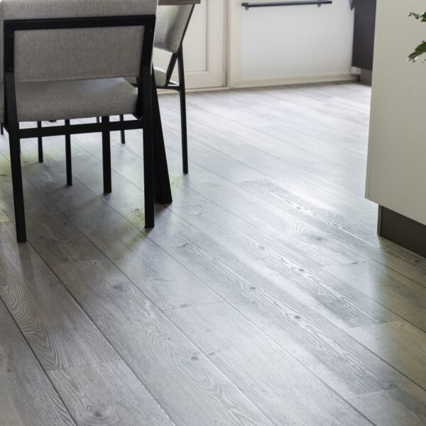 Mflor Authentic Plank LVT Zemin Kaplamaları (DryBack) 11 mflor Authentic Plank 81013 Verde almanya ofis3