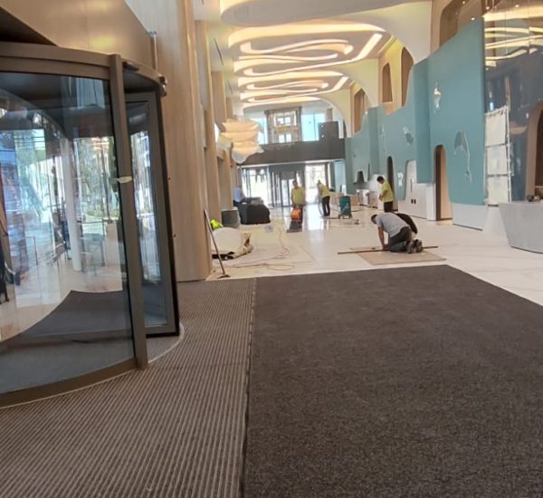 Karo Halı LVT PVC SPC Linolyum Yükseltmiş Döşeme Paspas | Anıl Zemin 32 Acıbadem İzmir Kent Hastanesi Coral Brush pure - Coral grip kapı önü ve döner kapı paspas 3