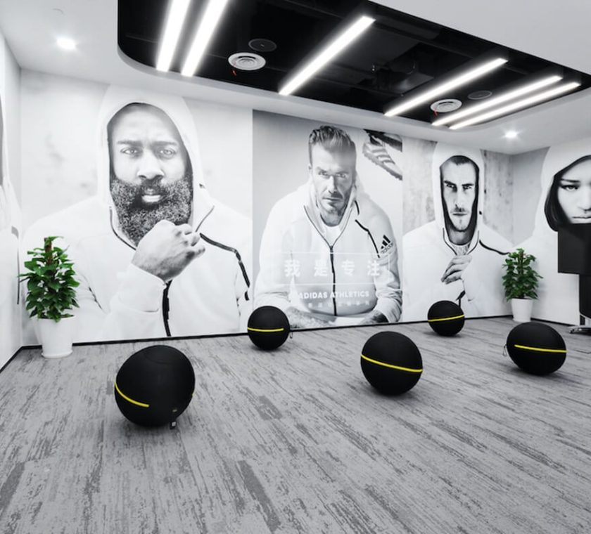 Adidas Training Center voxflor spacewalk plank karo halı zemin kaplama