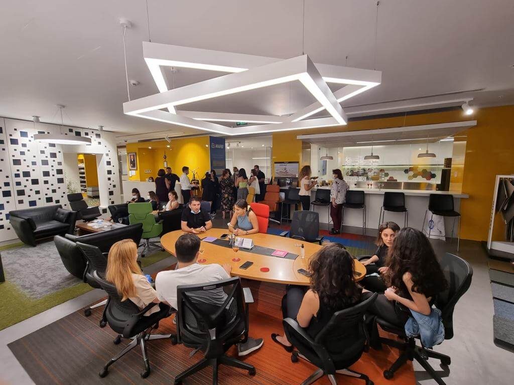 Hakkımızda 15 Vadi İstanbul Ofis Showroom etkinlik toplantı (2)
