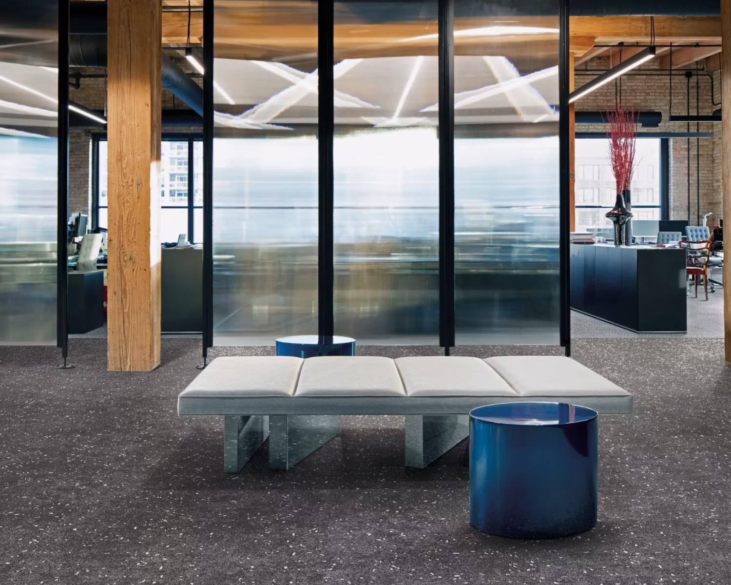 İnterface Walk the Aisle LVT (Look Both Ways Collection) Vinil Zemin Kaplama 3 Carbon A01304 Walk the Aisle lvt Look Both Ways Collection interface lvt vinil yer döşeme