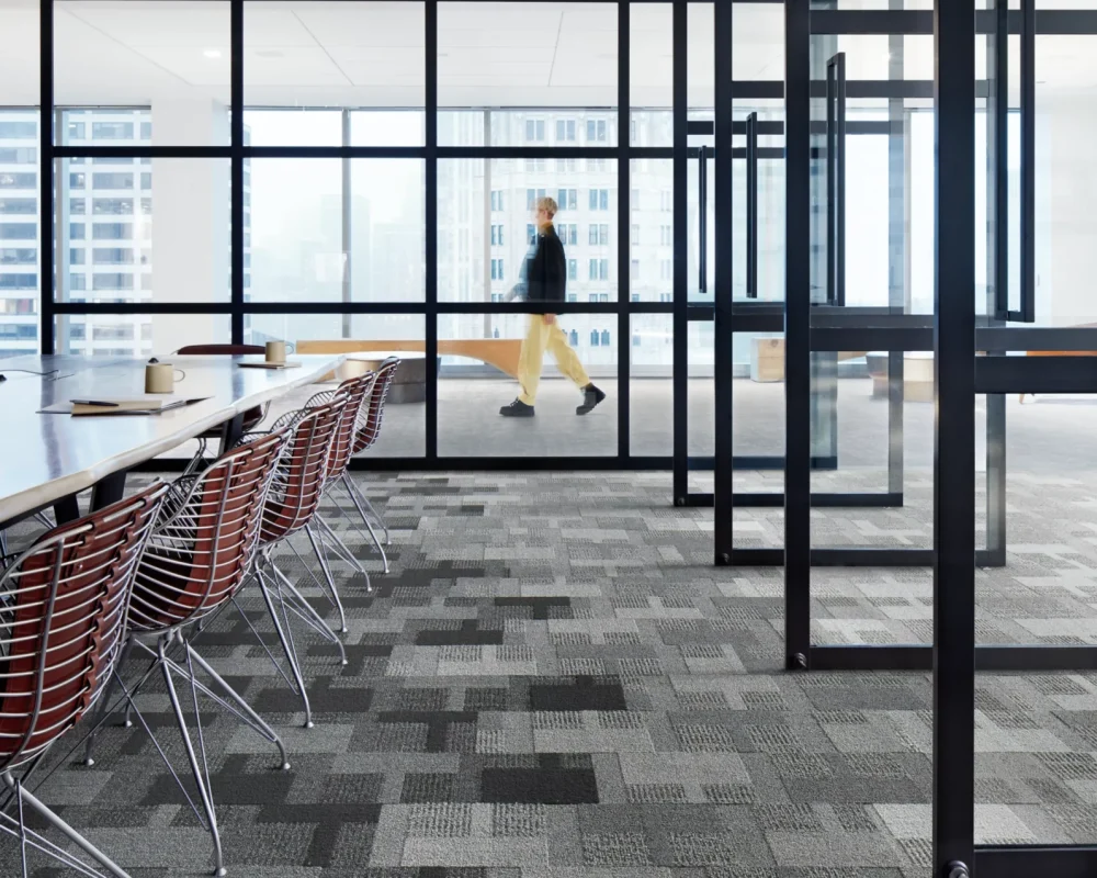 Interface Embodied Beauty Collections Plank Halı 15 Geisha Gather_Jet_Coal_Ash-Walk of Life_CoolAsh interface plank ofis halısı