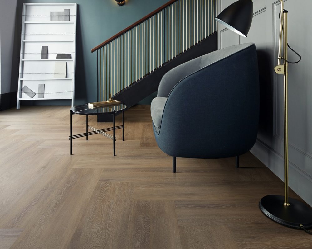 Level Set - Antique Oak (Herringbone) İnterface Level Set lvt vinil yer döşeme