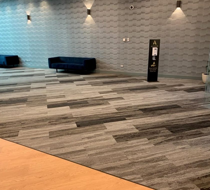 Spacewalk plank halı 300-3-4-5 Novotel Tainui Hammo otel halısı uygulama (1)