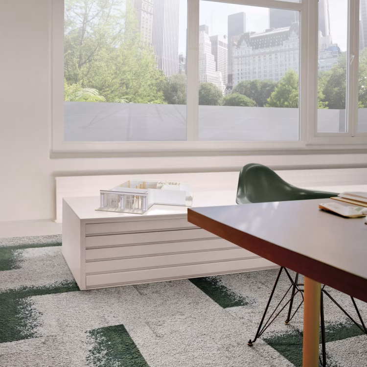 Interface Urban Retreat (UR101 - UR102 - UR103) Karo Halı 5 UR101 AshIvy UR102 Ash interface urban retreat karo halı