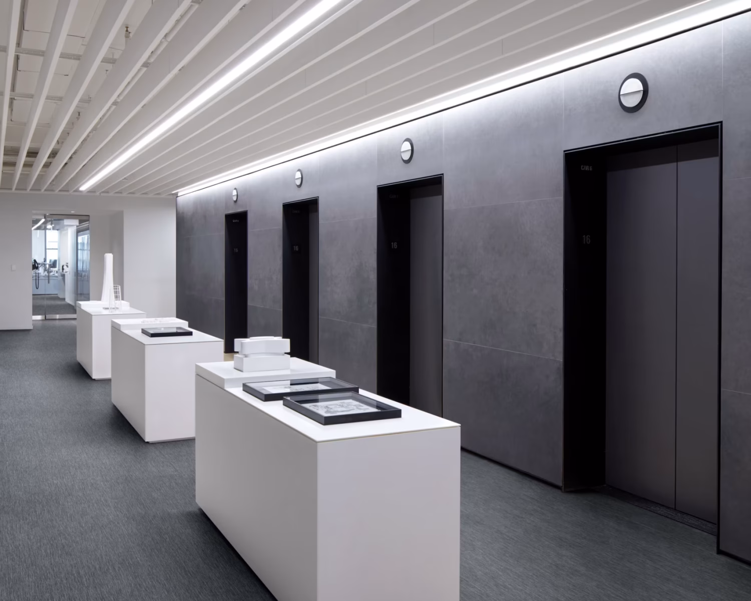 interface Brushed Lines lvt zemin kaplama Graphite A01605