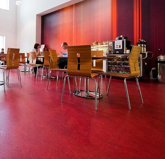 Marmoleum Authentic Linolyum Zemin Kaplamaları 11 kırmızı doğal yer döşeme