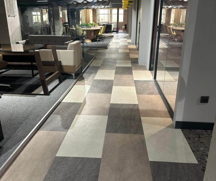 mod tasarım merkez ofis showroom azm pearl eco lvt beton mermer desenli vinil zemin kaplama seyrantepe (1)