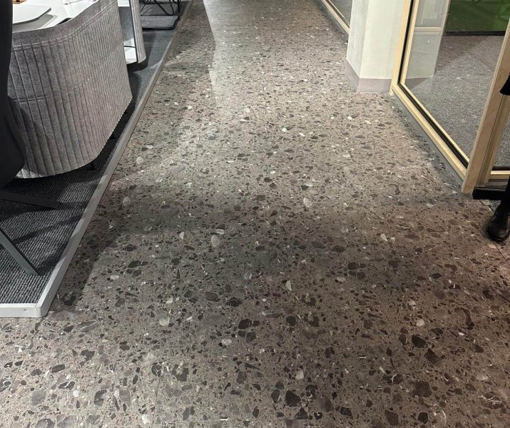 mod tasarım merkez ofis showroom azm pearl eco lvt terrazzo desen vinil zemin kaplama seyrantepe (2)