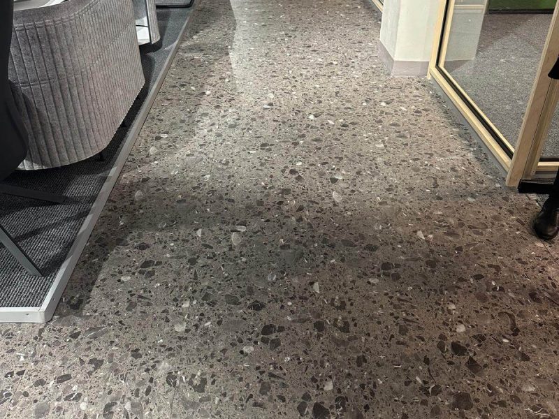 AZM Pearl ECO Dryback LVT Zemin Kaplama – Glue Down (Yapıştırma) 5 mod tasarım merkez ofis showroom azm pearl eco lvt terrazzo desen vinil zemin kaplama seyrantepe (2)