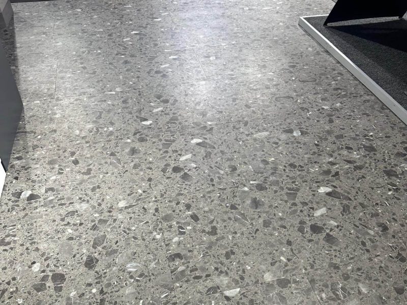 AZM Pearl ECO Dryback LVT Zemin Kaplama – Glue Down (Yapıştırma) 24 mod tasarım merkez ofis showroom azm pearl eco lvt terrazzo desen vinil zemin kaplama seyrantepe (3)